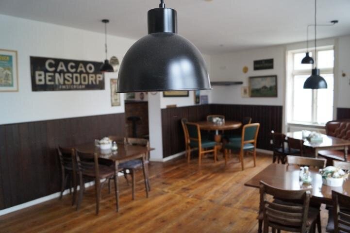 Historisches Gasthaus mit Biergarten, Fremdenzimmern und Pött und Pann