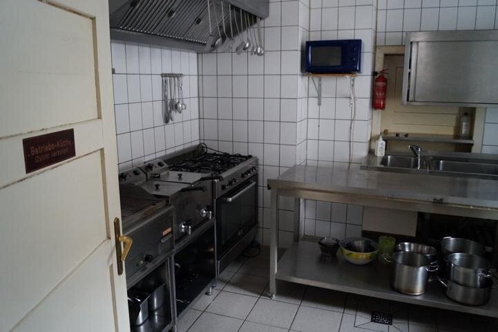 Historisches Gasthaus mit Biergarten, Fremdenzimmern und Pött und Pann