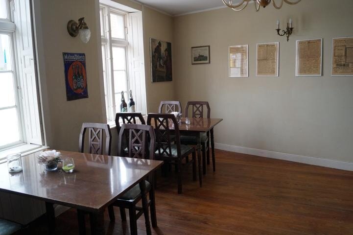 Historisches Gasthaus mit Biergarten, Fremdenzimmern und Pött und Pann