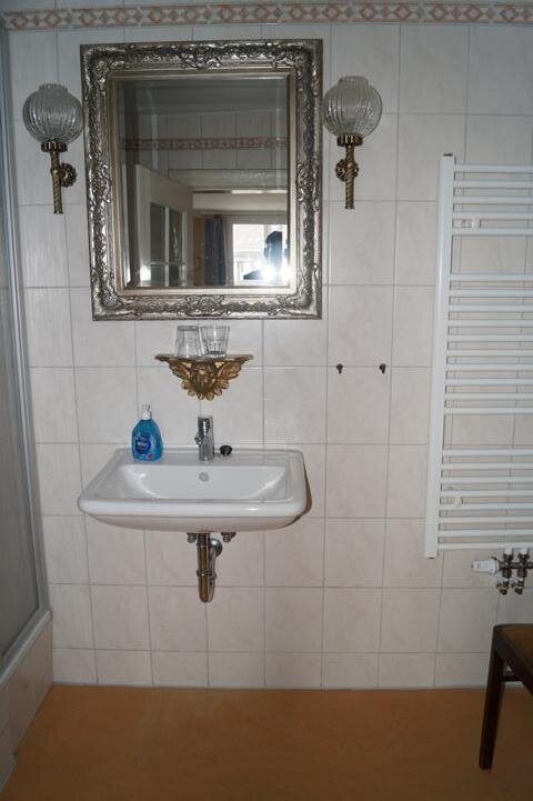 Historisches Gasthaus mit Biergarten, Fremdenzimmern und Pött und Pann