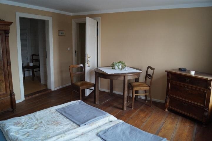 Historisches Gasthaus mit Biergarten, Fremdenzimmern und Pött und Pann