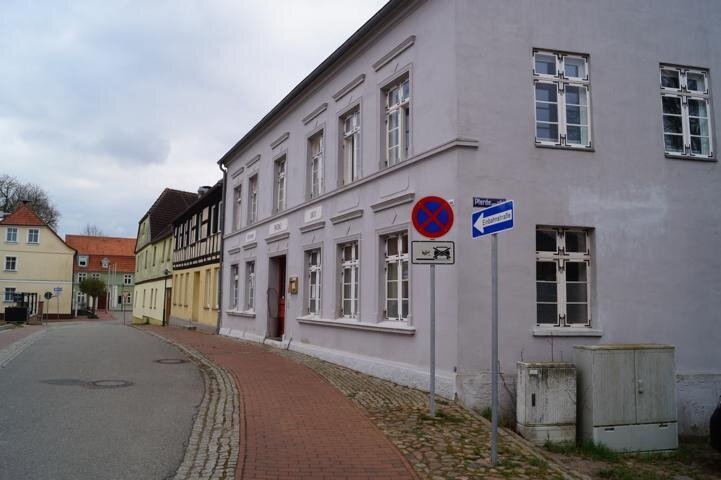 Historisches Gasthaus mit Biergarten, Fremdenzimmern und Pött und Pann
