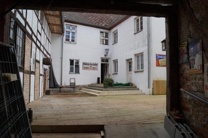 Historisches Gasthaus mit Biergarten, Fremdenzimmern und Pött und Pann