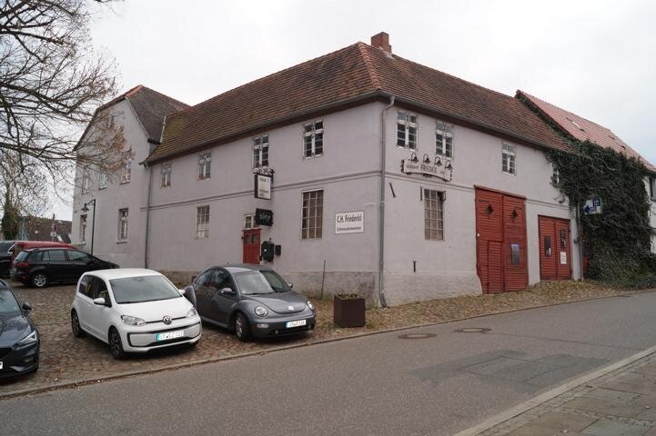 Historisches Gasthaus mit Biergarten, Fremdenzimmern und Pött und Pann