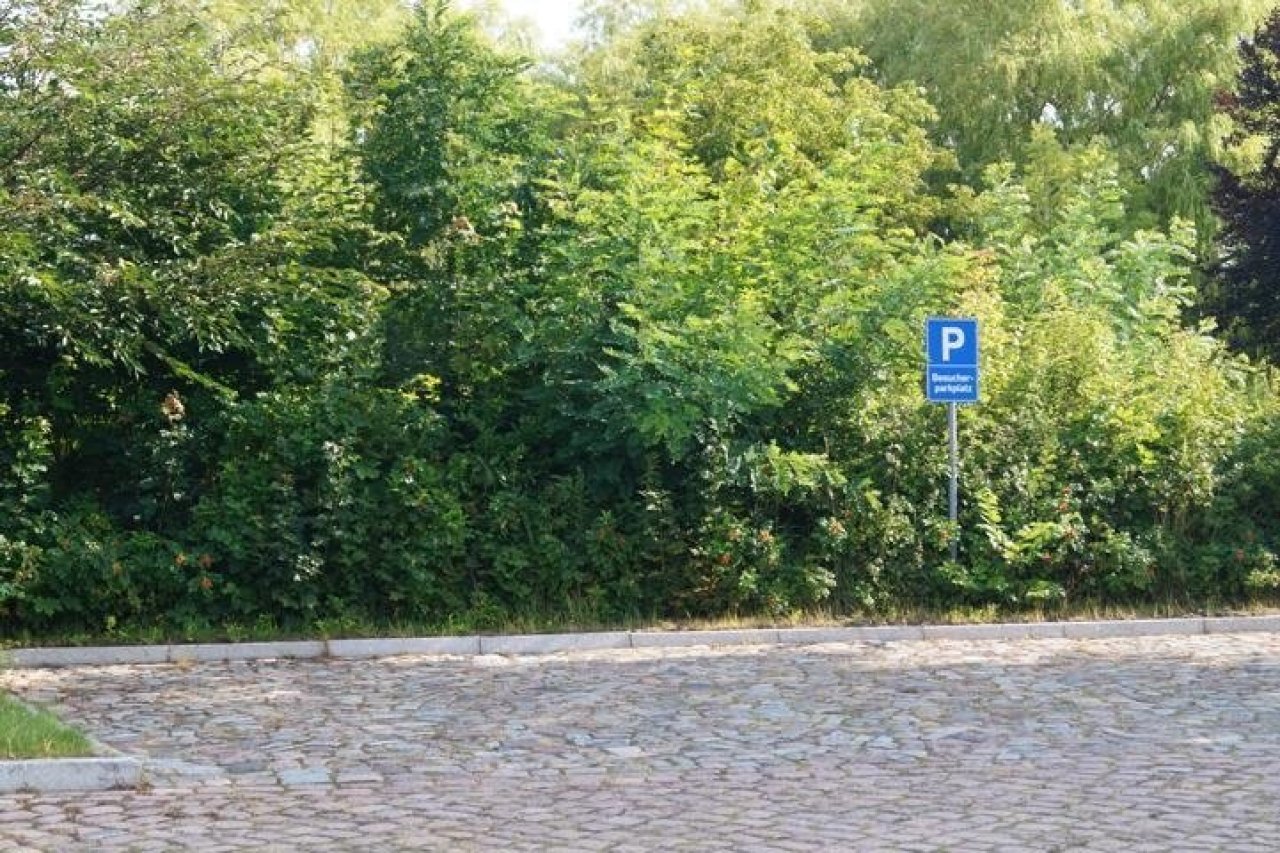 Besucherparkplatz Besucherparkplatz